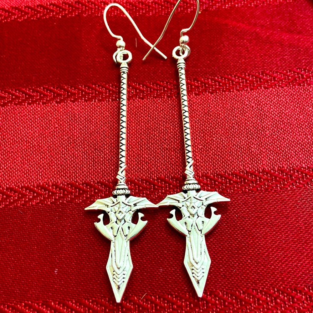 5/$10❤️❤️❤️NEW TIBETAN SILVER GLAIVE SPEAR DANGLING EARRINGS BY ALYCE RANCOUR